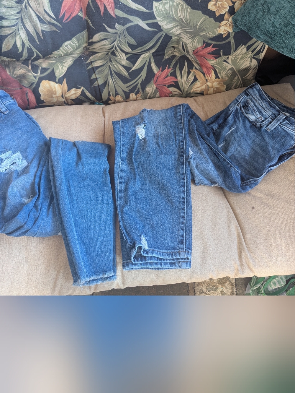 SO Sz 1/30W  Women’s Blue Distressed Ankle Jeans